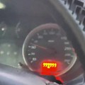 Automobil prešao milion kilometara, a gledajte kako se vraća na nulu: Caka za vraćanje kilometraže je u brojaču