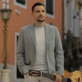 Emotivna posveta koja je osvojila region: Mirza Selimović dirnuo u srce pesmom koja leči bol i slavi ljubav (foto)