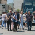 Kad spontanost stigne autobusom: Reporter „Volim Zrenjanin“ ispratio odlazak na miting SNS-a SNS ekskurzija u Beograd