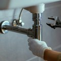 Zapušen odvod? Vodoinstalater tvrdi da ovaj trik rešava problem za nekoliko minuta