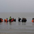Brod pun migranata se zapalio u Lamanšu!
