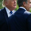 Tek što je direktor CIA napustio Moskvu, nestala je zastava sa američke ambasade i misterija se rasplamsala