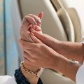 Ima li razloga za zabrinutost? Da li je krckanje prstiju i pucketanje kolena siguran put do artritisa? Jedan simptom je alarm…