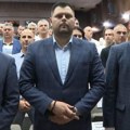 Predsednika opštine Nikšić optužuju da je pokazivao srednji prst tokom himne Crne Gore, on tvrdi da je "nameštao sat"