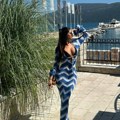 Đina Džinović uživa u luks hotelu gde noć košta 400€: Skinula se u bikini i pokazala bujne grudi, a oko nje...