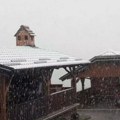 Juče 30 stepeni, sada sneg ne prestaje da pada: Pogledajte nestvarne scene iz Hrvatske i Slovenije (video)