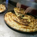 Ljudi iz Srbije su šokirani kad vide kako Makedonci jedu burek: Kad vidite kako izgleda shvatićete da ovo nema nigde na svetu