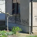 Komšije prekrečile preteće grafite na kući studentkinje koja je iz Šapca pešačila na protest u Breogradu FOTO