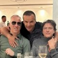 Zdravko Čolić u domu Saše matića! Čola posebnim povodom došao kod kolege: Uživaju u belom vinu i slave (foto)