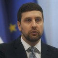 Poslanik Đerlek govorio o životnim problemima građana, Brnabić mu zamerila