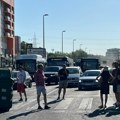 (Foto, video) blokade u Beogradu: Ulice od jutros prohodne za saobraćaj: Policija sinoć uklanjala barikade, građani pravili…