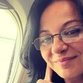 Naša pevačica se slikala dok je kosila travu, pa potkačila žene: „Skupljaju lajkove od zauzetih paćenika“