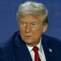 Donald Tramp uslikan bez trunke pudera: Svi su u čudu kako predsednik Amerike izgleda kad je opuštenom izdanju (foto)