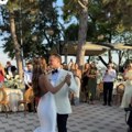 Oženio se bivši dečko naše poznate pevačice! Bio u centru skandala zbog nagih fotki, mnoge dame su uzdisale za njim, a sad je…