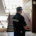 U škole širom Srbije stigle dojave o bombama: Učenici su evakuisani, policija na terenu