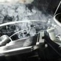 Prokuvao motor zbog AC klime! Ako vidite da kazaljka "beži" hitno uradite 3 koraka, može doći i do požara!