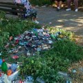Čitaoci javljaju: U Turekovcu pored autobuskog stajališta đubre koje niko ne čisti