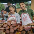 Zrenjaninski Noćni bazar oborio rekorde: Mala pijaca puna izlagača i posetilaca, a jedna preduzetnica dobila posebno…