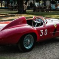 Prodata izgorela školjka starog trkačkog automobila Ferrari za dva miliona dolara