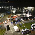 Drama na aerodromu u Hamburgu: Naoružani muškarac se zabarikadirao u automobilu, drži decu kao taoce