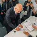 Iz Stare Pazove krećemo u kampanju za pokrajinu: Vučević dao podršku prikupljanju potpisa za listu Aleksandar Vučić -…