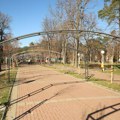 Metalne cevi u Velikom parku koštale preko 170.000 dinara
