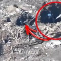 Dron snimio jezivu scenu kod Novomihajlovke: Vojnik izašao iz rova da prekrati muke ranjenom saborcu! Tuga na frontu (video)