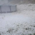 Grad veličine teniske loptice sručio se Na Čačak Nevreme protutnjalo zapadnom Srbijom, sve belo kao da je pao sneg (video)