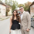Pevačica otkrila sve o razvodu Koleginica joj saopštila da je muž vara, doživela šok: "Bila je usamljena..."