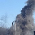 Snažna eksplozija u fabrici čelika u Americi: Povređeno više osoba: Spasioci pokušavaju da dođu do zatrpanih radnika (video)…