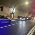 Lančani sudar u tunelu Laz, troje lakše povređeno