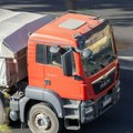 Zaustavili ga tokom rutinske kontrole, pa pobeleli kad su otvorili tovarni deo kamiona - momentalno isključen iz saobraćaja i…