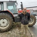 Protest grupe račanskih poljoprivrednika zbog cene suncokreta (VIDEO)