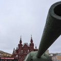 Peskov: Odsustvo vojne tehnike na paradi za Dan pobede zbog terorističke pretenje