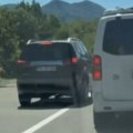 Milisekund je falio da pola dRuma zavije u crno: Ljudi se krste nad opasnim preticanjem na putu za Cetinje, za dlaku izbegao…