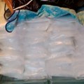 Policija zaustavila auto u Inđiji, a odmah potom pretresla kuću vozača! Otkriveno preko 100 kilograma droge! (foto)