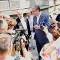 Deo radnika GSP ispred Predsedništva, Vučić izašao da razgovara s njima: "Primio sam zahteve, pripremićemo odgovor u roku od…
