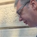 Deo radnika GSP ispred Predsedništva, Vučić izašao da razgovara s njima: "Primio sam zahteve, pripremićemo odgovor u roku od…
