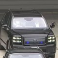 Pogledajte zver u kojoj se vozi japanska premijerka: crne boje, otporan na metke, a cena prava sitnica (video)