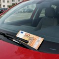 Vozači, obratite pažnju: Novčanica od 50 evra na brisaču nije poklon, ovo nikako ne radite