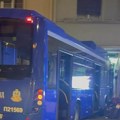 (Foto) Jezivi prizori teške nesreće na Zelenom Vencu! Vozač autobusa izgubio kontrolu, zakucao se u vozila i zgradu: Više…