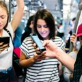 Jedan grad u Evropi zabranio upotrebu smart telefona do srednje škole