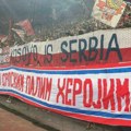 Jasna poruka iz grčke Navijači Olimpijakosa odali počast ubijenim Srbima i poručili: Kosovo je Srbija (video)