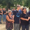 Sina sve vreme drži za ruku: Bivša žena Zokija Šumadinca došla na sahranu, slomljena od bola