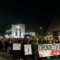 Još jedan dokaz da živimo u Matriksu, Neo se pojavio u Smederevu: Slika sa protesta je obišla ceo region