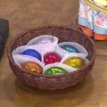 Pogledajte kako ekipa Praktične žene farba jaja