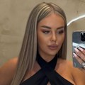 Dve trake jedva prekrile grudi: Nataša Rodić baš provocira u klubu u Francuskoj! Nadogradila kosu do kukova, ovakvu je niste…