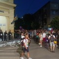 Toalet papirom na sedište grada, SPS i SNS