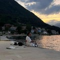 Poznati pevač uhvaćen kako peca ribu u Crnoj Gori: Kao sav normalan svet zabacio udicu u more i čeka plen: Ljudi nisu verovali…