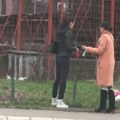 Pevačice se potukle nasred ulice: Vukle se po podu i čupale za kosu, a onda...